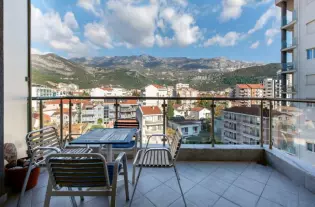 Квартира с двумя спальнями в Будве