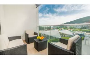 Квартира с тремя спальнями в Будве