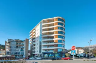 Квартира с двумя спальнями  в Будве