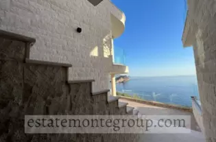 Квартира с двумя спальнями в Будве