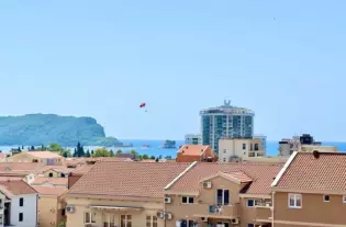 Квартира с двумя спальнями в Будве