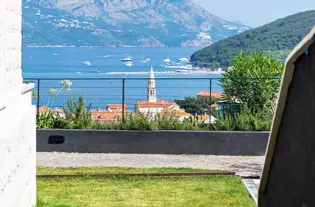 Квартира с двумя спальнями в Будве