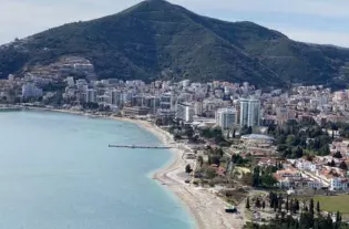 Квартира с двумя спальнями в Будве