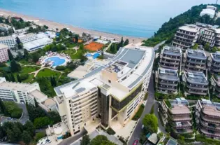 Кварира с тремя спальнями в Dukley Gardens