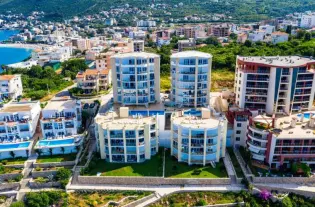 Пентхаус с четырьмя спальнями в Добра Вода