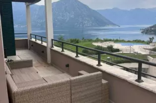 Квартира с одной спальней в Бока Которской бухте