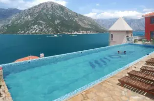 Квартира с одной спальней в Бока Которской бухте