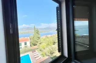 Новая квартира с тремя спальнями в Крашичи