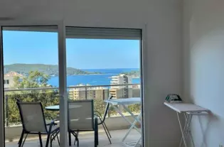 Квартира с тремя спальнями в Рафаиловичи