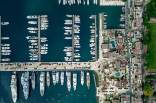 Квартира с двумя спальнями в Тивате