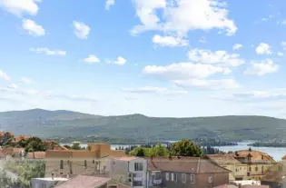 Квартира с двумя спальнями в Тивате