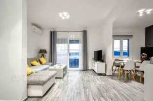 Квартира с двумя спальнями в Тивате