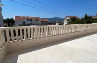 Новая квартира с двумя спальнями в Тивате