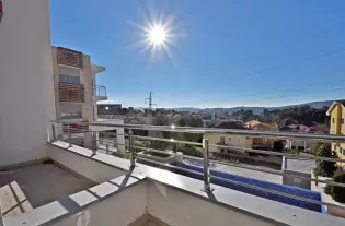 Квартира с тремя спальнями в Тивате