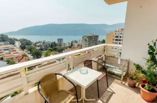 Квартира с двумя спальнями в Херцег Нови