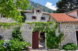 Вилла с пятью спальнями в Баре