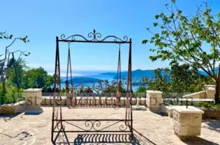 Старинный каменный дом в Доброте