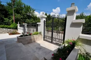 Вилла с пятью спальнями в Дженовичи