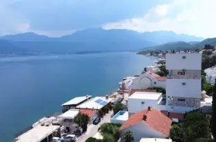 Вилла с восьмью независимыми квартирами