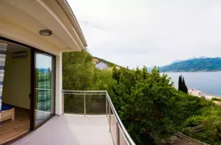 Вилла в Кримовице с бассейном 6 спален