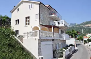 Новая вилла с тремя спальнями в Поди