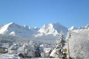 Новая вилла с бассейном в Кримовице