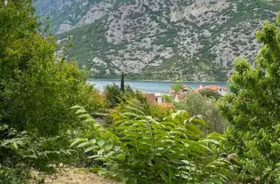 Участок под строительство в Тивате