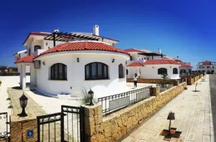 Роскошная вилла 3+1 в живописном районе Искеле, Бахчелер (014491)