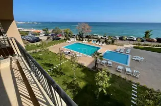 Двухкомнатная квартира с видом на море в Ипанема Бийч, 1-я линия от пляжа в Святом Власе