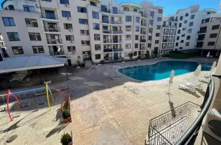 Двухкомнатная квартира с видом на бассейн в Авалон, Солнечный Берег