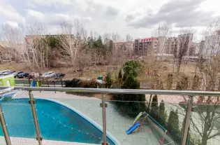 Квартира с 2 спальнями и с видом на бассейн в комплексе Солмарин, Солнечный берег
