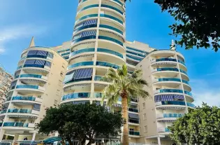 Просторная квартира с большой террасой в 500 м от пляжа — Noemar