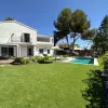 Продажа - Дом - Elviria, Испания