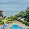 Двухкомнатная квартира с видом на бассейном и на море в комплексе Ravda Holiday Village